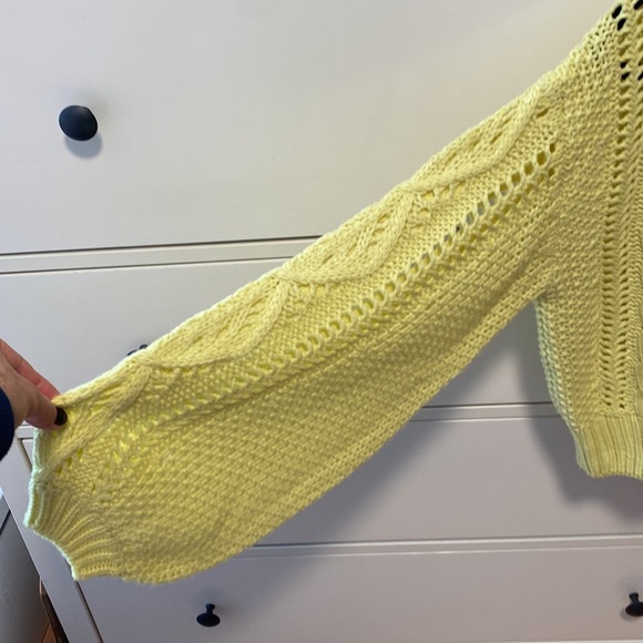 Small cropped balloon arm canary yellow sweater - Picture 2 of 6